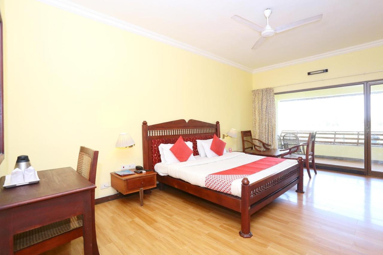 Oyo 26874 Manor Backwater Resort Кумараком Экстерьер фото