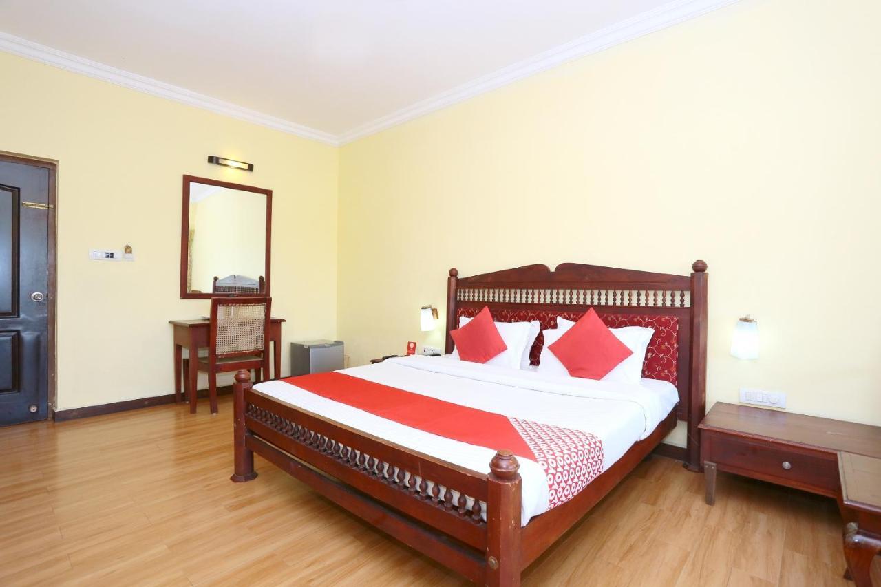 Oyo 26874 Manor Backwater Resort Кумараком Экстерьер фото