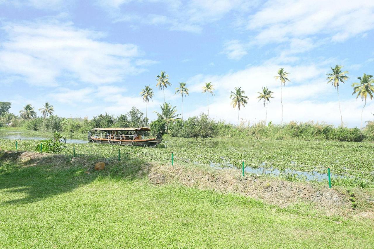 Oyo 26874 Manor Backwater Resort Кумараком Экстерьер фото