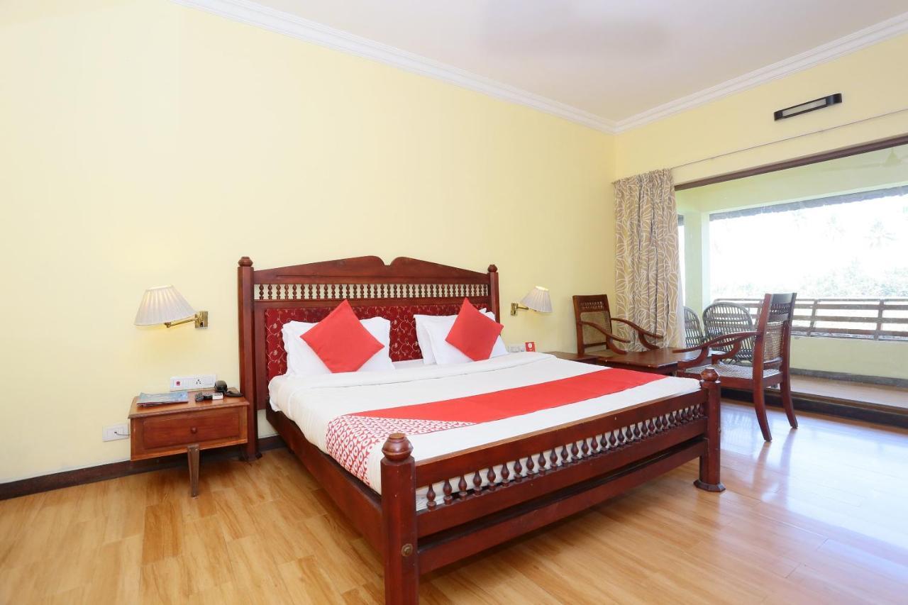 Oyo 26874 Manor Backwater Resort Кумараком Экстерьер фото