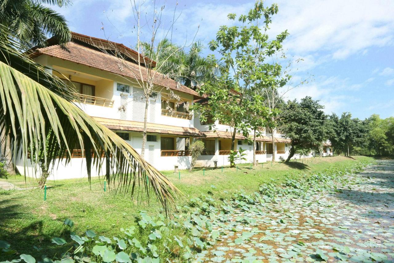 Oyo 26874 Manor Backwater Resort Кумараком Экстерьер фото