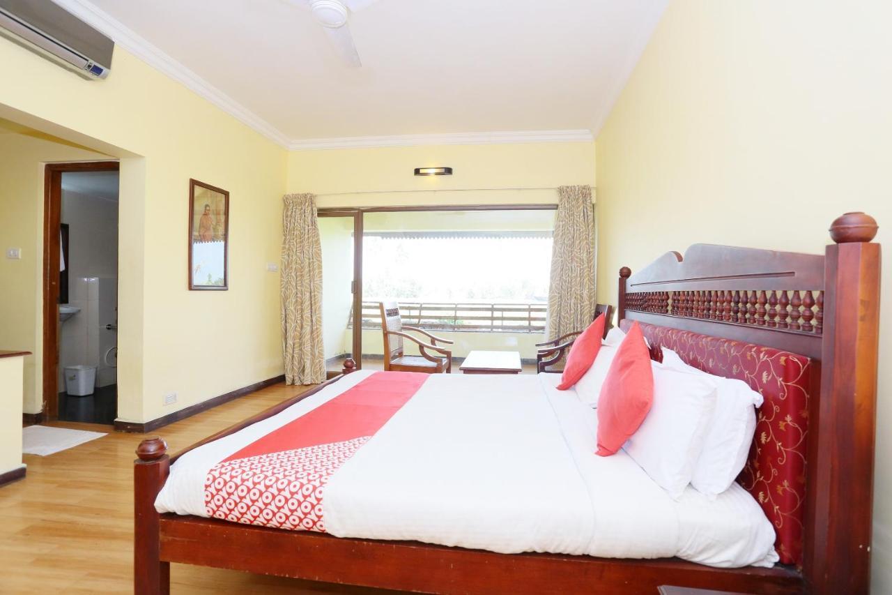 Oyo 26874 Manor Backwater Resort Кумараком Экстерьер фото